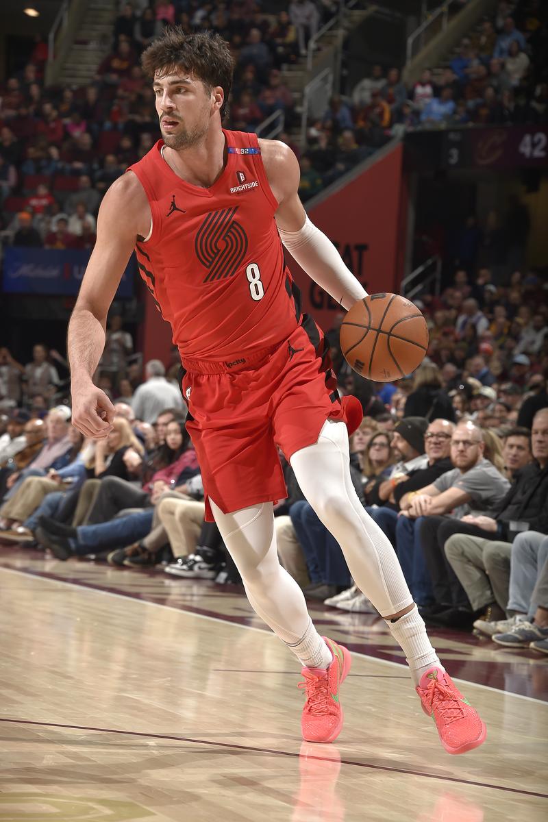 难挽败局！阿夫迪亚17中7拿下23分6板14助助攻数平生涯纪录