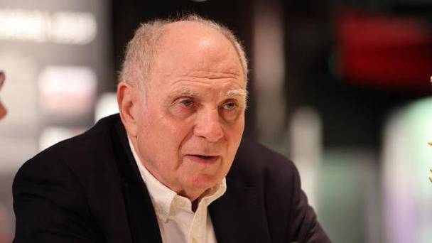 赫内斯:凯恩至少将留队至2027年,但有沙特巨额报价的话真不好说