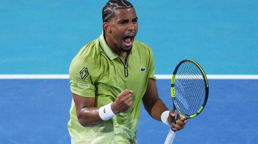 加冕阳光双冠！辛纳20莱赫奇卡问鼎迈阿密大师赛比赛曾因雨中断