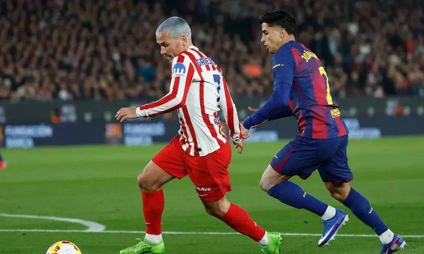 斯基拉：巴萨开始和新月谈坎塞洛的永久转会，球员想留在巴萨