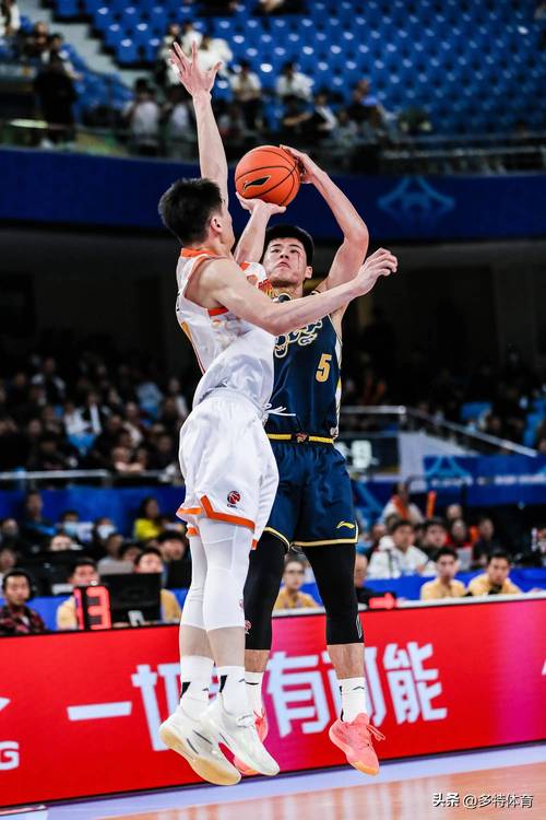 广东48分狂胜送四川32连败徐杰20分陈家政15分张皓嘉正负值+49