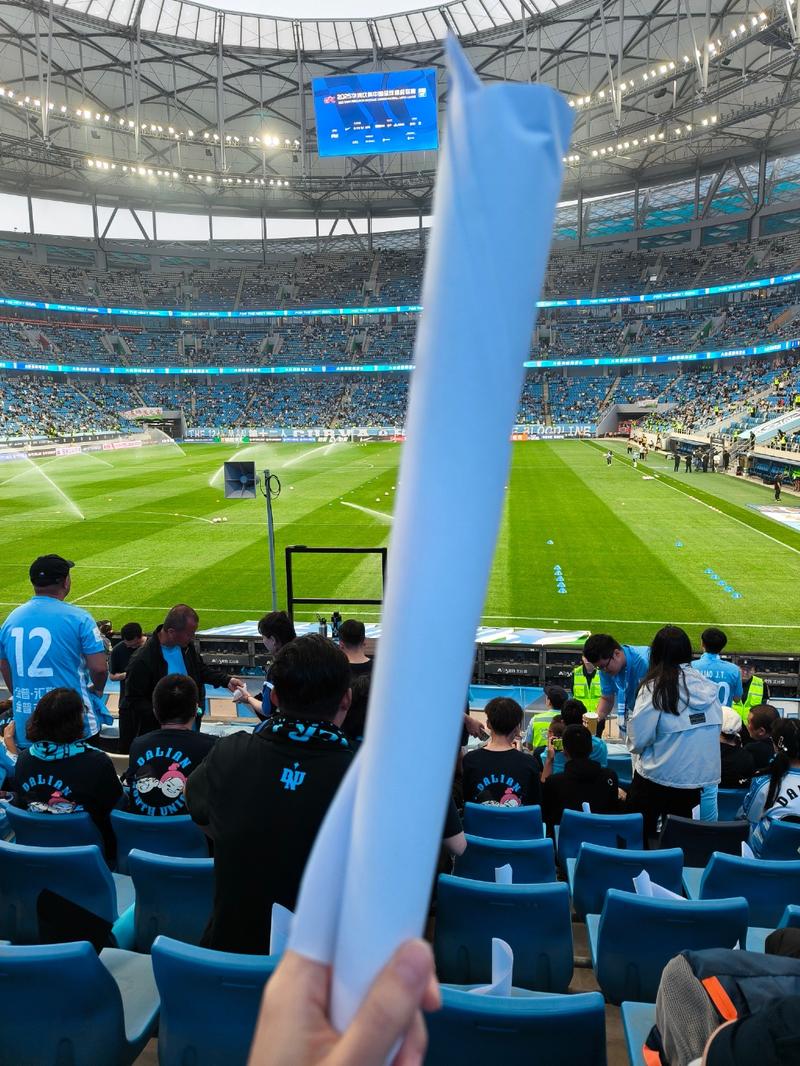 米体：波黑主场只允许9000观众，球场附近住户出租阳台让球迷观战