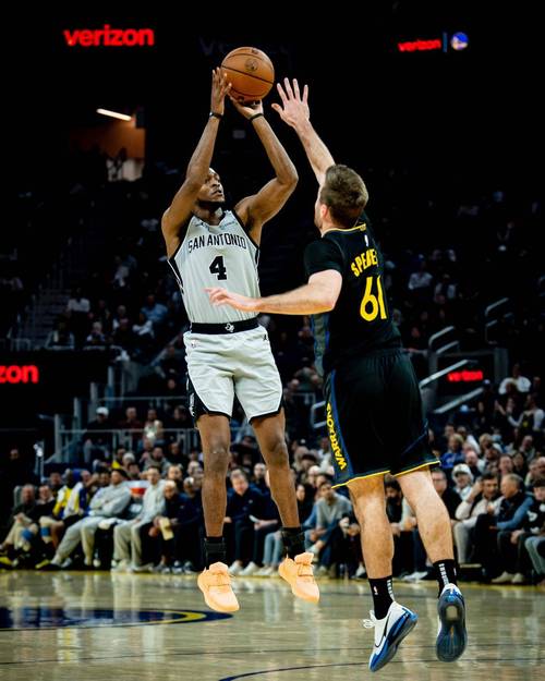 马刺129114公牛豪取9连胜，文班亚马41+16，卡斯尔21+8+10