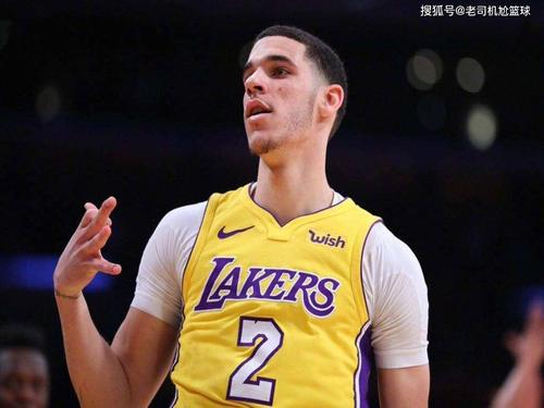 说前榜眼特纳化身NBC名嘴,直播吐槽:我实在受不了费城!