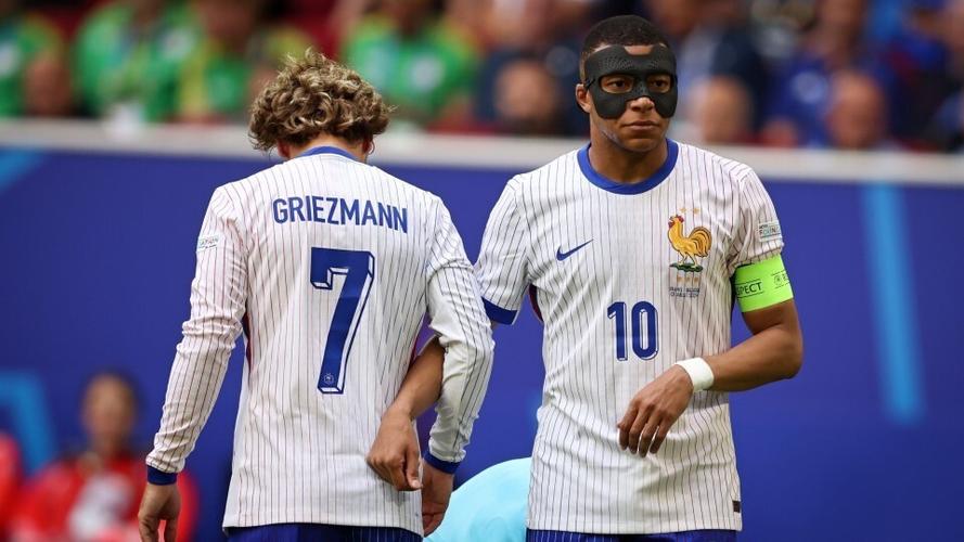 C罗密友：世界最佳球员是C罗和姆巴佩，梅西现在只能排第1520