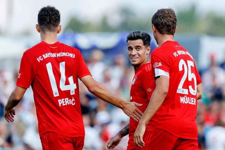 林德洛夫：对莱万长期保持巅峰感到钦佩，但我们会努力全程盯防他