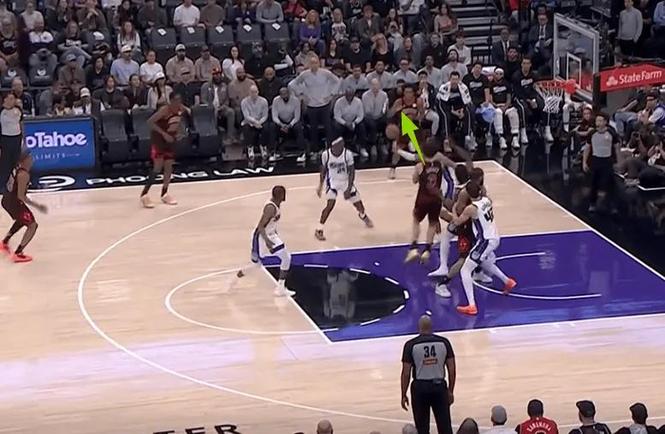 明知山有虎！塞克斯顿多次冲击文班得手全场15中8拿到20分