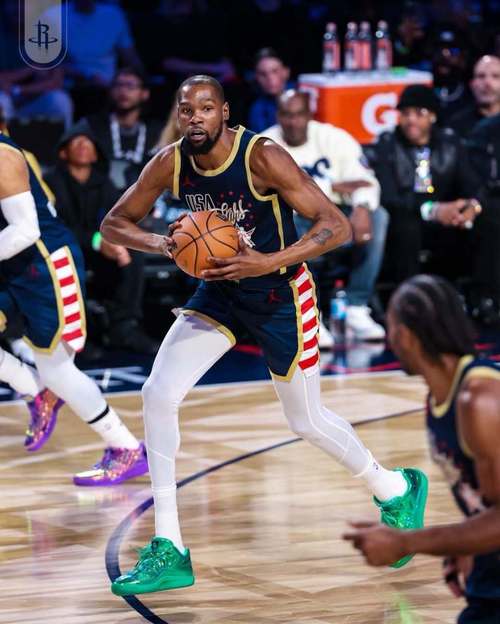 母校女篮进NCAA四强!杜兰特INS晒克莱“四根手指”表情包庆祝