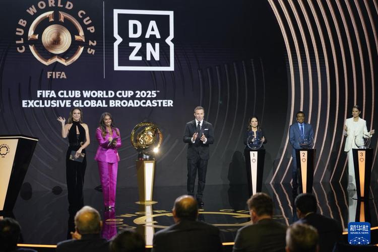 比赛在土耳其进行，国际足联主席因凡蒂诺现场观战伊朗热身赛