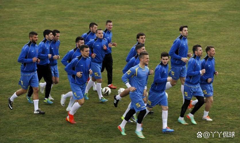 土耳其vs科索沃首发：居莱尔、恰尔汗奥卢、伊尔迪兹先发