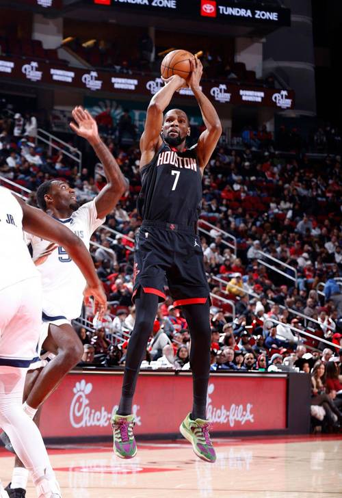 火箭主动变阵！24岁射手重回首发，砍17+8+3+0失误，盘活全队进攻