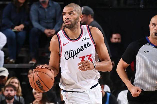 进攻端后卫球权防守端疲于奔命，快船锋线大将真是打得太吃力了